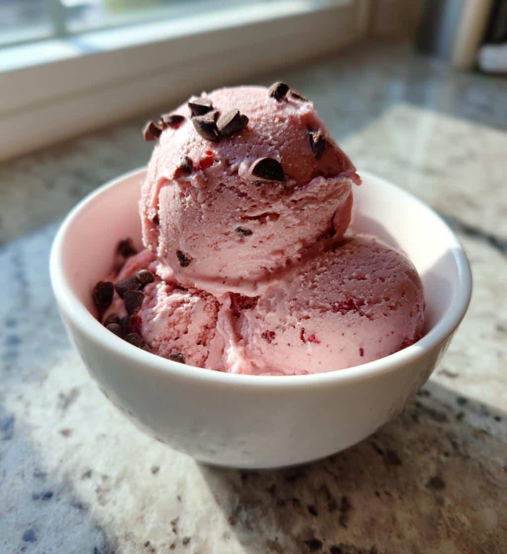 5-Minute Healthy Galentine's Ice Cream Your Friends Crave 3 healthy galentine's ice cream - detail 1